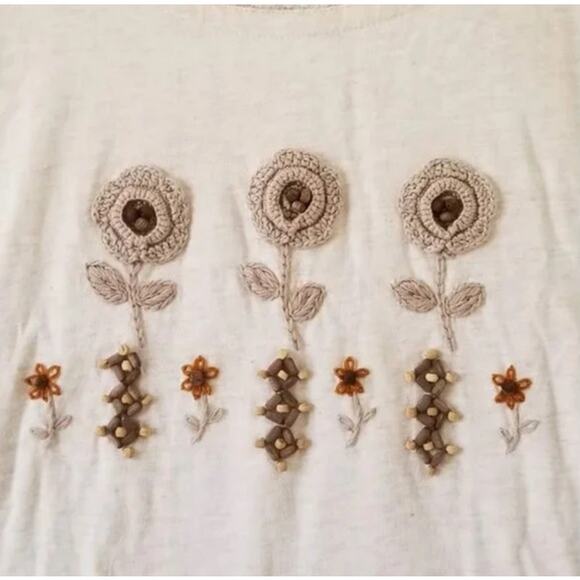 Northern Isles T-shirt  with flowers of wool and wood crochet -Size L - Picture 3 of 5